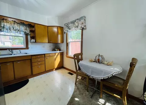 220 W Delaware St, Dwight, IL 60420 photo 5