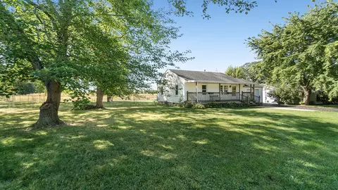 Exterior - 330 E Grove St, Capron, IL 61012 photo 1 of 4