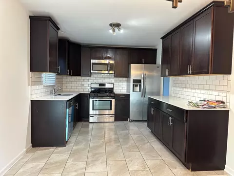 5935 Stuart Ln, Oak Forest, IL 60452 photo 2