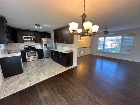 5935 Stuart Ln, Oak Forest, IL 60452 photo 3