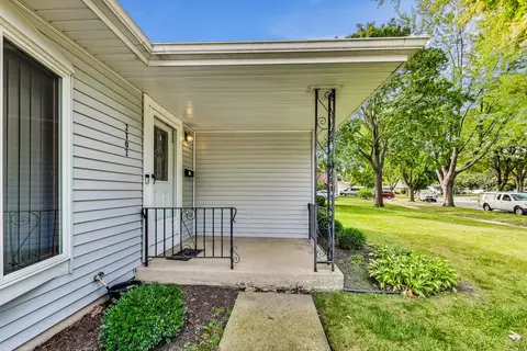 2702 Owl Ln, Rolling Meadows, IL 60008 photo 2