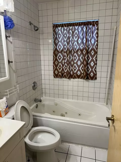 Bath - 16515 S Ashland Ave, Markham, IL 60428 photo 1 of 2