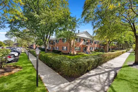 2303 S Goebbert Rd #A207, Arlington Heights, IL 60005