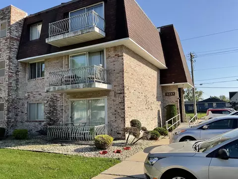 3237 S Manor Dr #112, Lansing, IL 60438