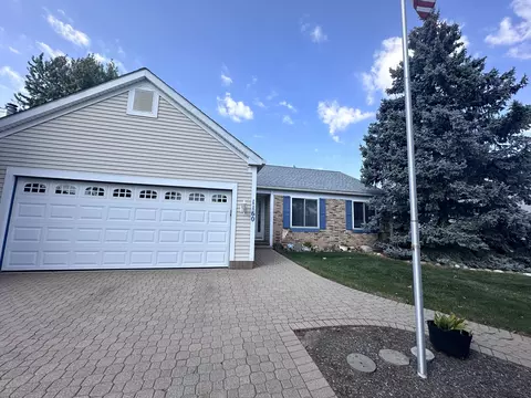 1160 Stonegate Rd, Algonquin, IL 60102 photo 2