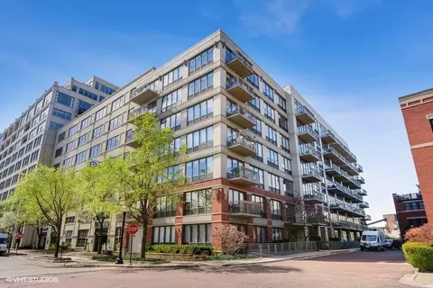 1000 N Kingsbury St #709, Chicago, IL 60610