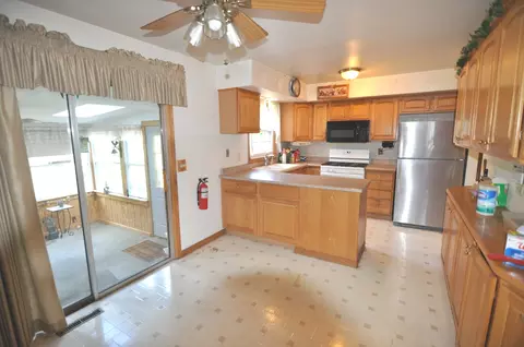 908 Scott St, Algonquin, IL 60102 photo 5