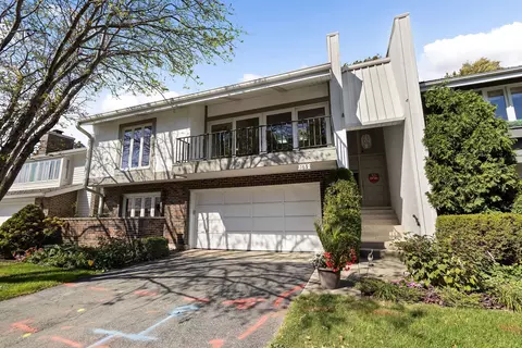 169 Briarwood N, Oak Brook, IL 60523