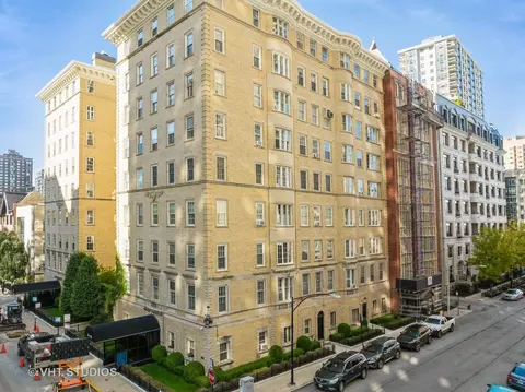 70 E Scott St #206, Chicago, IL 60610