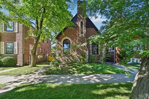 5710 N Drake Ave, Chicago, IL 60659