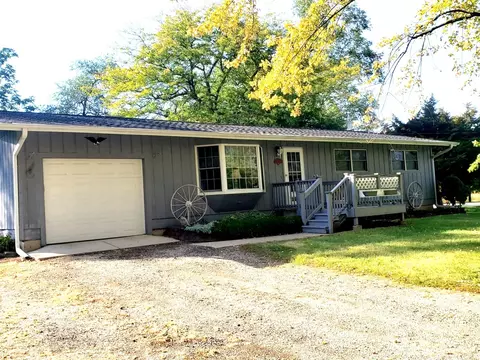 150 Cook Ct, Somonauk, IL 60552