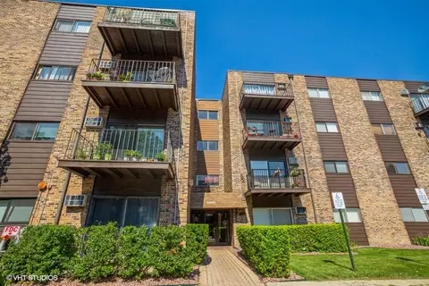 8905 N Knight Ave #118, Des Plaines, IL 60016