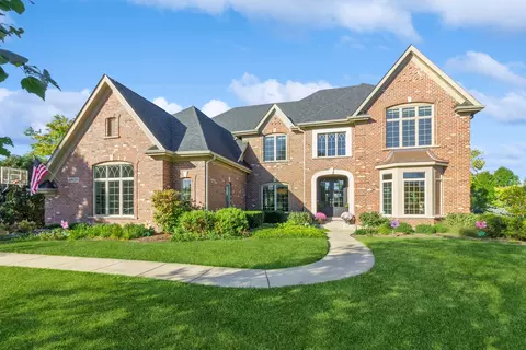40 W258 Ralph Waldo Emerson Ln, Saint Charles, IL 60175