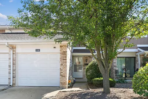 1240 Reading Ct, Wheaton, IL 60189
