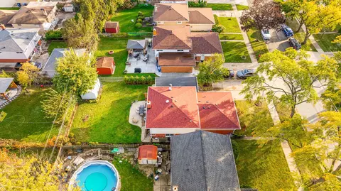 View/Area - 519 Bedford Ln, Des Plaines, IL 60016 photo 4 of 8