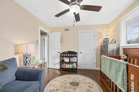 Bedroom - 519 Bedford Ln, Des Plaines, IL 60016 photo 5 of 5