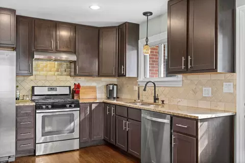 Kitchen - 519 Bedford Ln, Des Plaines, IL 60016 photo 4 of 5