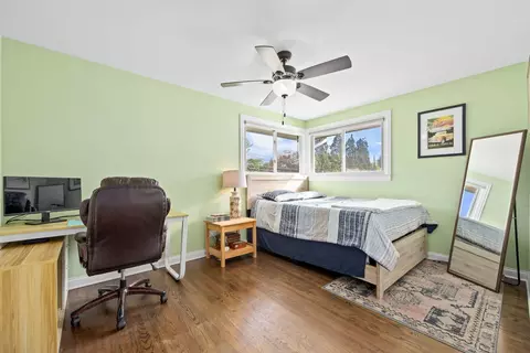 Bedroom - 519 Bedford Ln, Des Plaines, IL 60016 photo 4 of 5