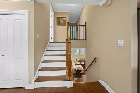 Entry Way - 519 Bedford Ln, Des Plaines, IL 60016 photo 2 of 2