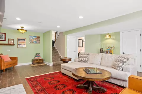 Living - 519 Bedford Ln, Des Plaines, IL 60016 photo 7 of 8