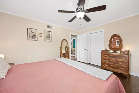 Bedroom - 519 Bedford Ln, Des Plaines, IL 60016 photo 2 of 5
