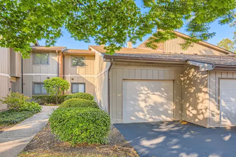 29 W410 Emerald Green Dr #22-E, Warrenville, IL 60555