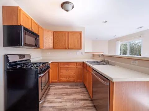 981 Constance Ln #E, Sycamore, IL 60178 photo 9