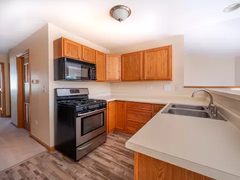 981 Constance Ln #E, Sycamore, IL 60178 photo 10