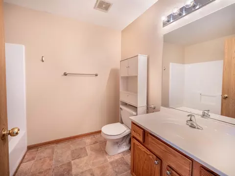 981 Constance Ln #E, Sycamore, IL 60178 photo 12