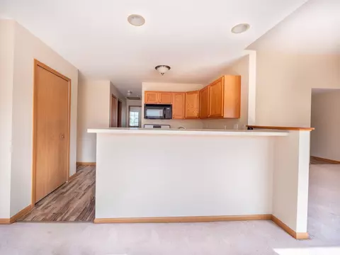 981 Constance Ln #E, Sycamore, IL 60178 photo 8