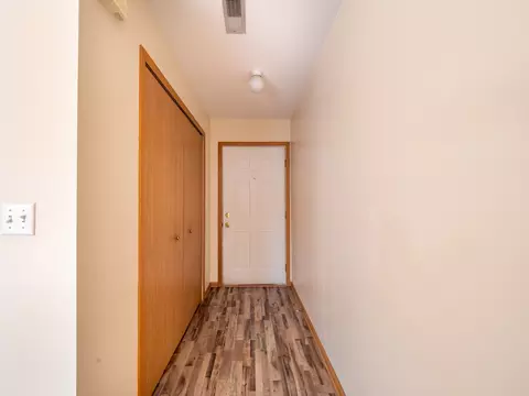 981 Constance Ln #E, Sycamore, IL 60178 photo 2