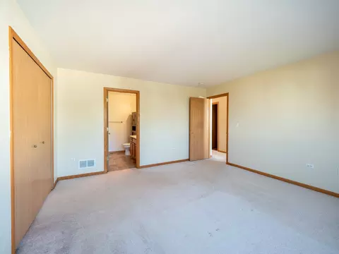 981 Constance Ln #E, Sycamore, IL 60178 photo 16