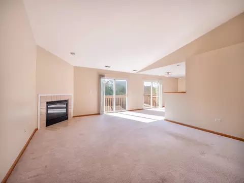 981 Constance Ln #E, Sycamore, IL 60178 photo 3