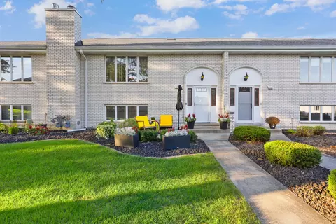 7226 W 152nd Pl #17, Orland Park, IL 60462