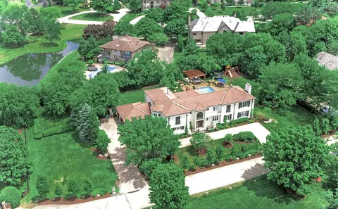 107 Livery Cir, Oak Brook, IL 60523