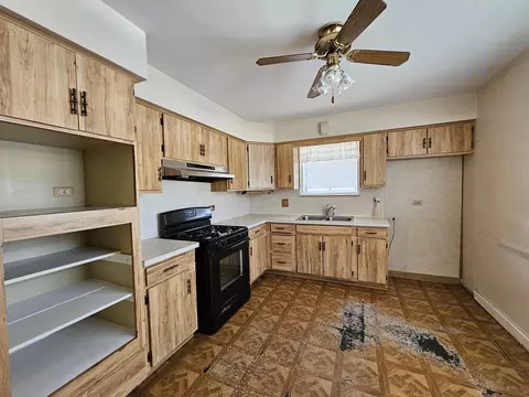 Kitchen - 424 E Drake Ave, Addison, IL 60101 photo 1 of 3