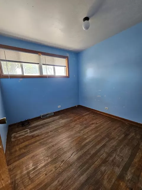 Bedroom - 424 E Drake Ave, Addison, IL 60101 photo 3 of 3