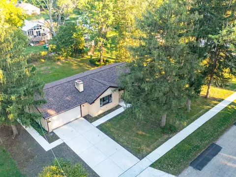 View/Area - 105 Gladys Ave, Fox River Grove, IL 60021 photo 1 of 6