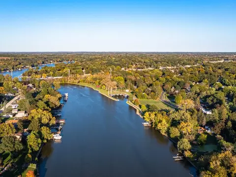 View/Area - 105 Gladys Ave, Fox River Grove, IL 60021 photo 4 of 6