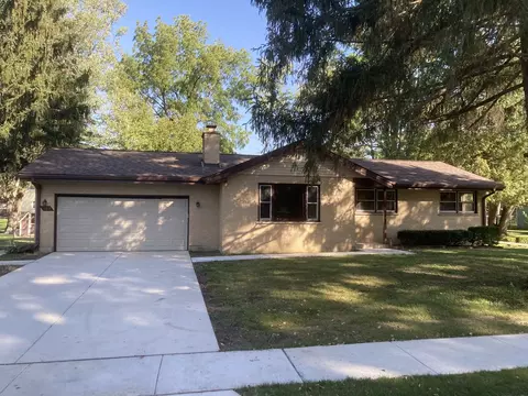 105 Gladys Ave, Fox River Grove, IL 60021