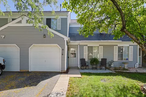 816 Minnesota Cir, Carol Stream, IL 60188