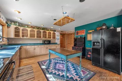 Kitchen - 208 Blackhawk Trl, Algonquin, IL 60102 photo 2 of 3
