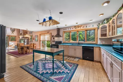 Kitchen - 208 Blackhawk Trl, Algonquin, IL 60102 photo 3 of 3