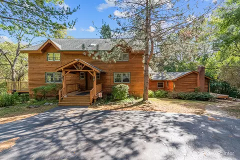 208 Blackhawk Trl, Algonquin, IL 60102