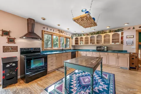 Kitchen - 208 Blackhawk Trl, Algonquin, IL 60102 photo 1 of 3