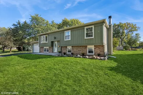 2925 Edgewood Pkwy, Woodridge, IL 60517