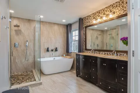 Bath - 26109 Mapleview Dr, Plainfield, IL 60585 photo 1 of 3