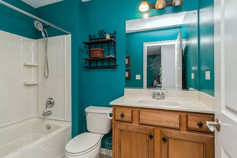 Bath - 26109 Mapleview Dr, Plainfield, IL 60585 photo 3 of 3