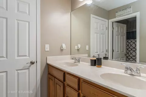 Bath - 26109 Mapleview Dr, Plainfield, IL 60585 photo 2 of 3