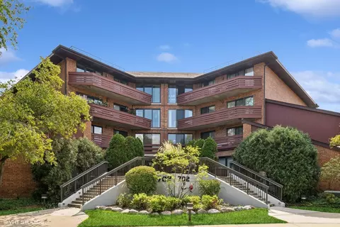 702 Waukegan Rd #405, Glenview, IL 60025